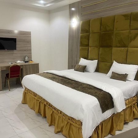 Murphy'S Mansion Resort Umuahia Esterno foto