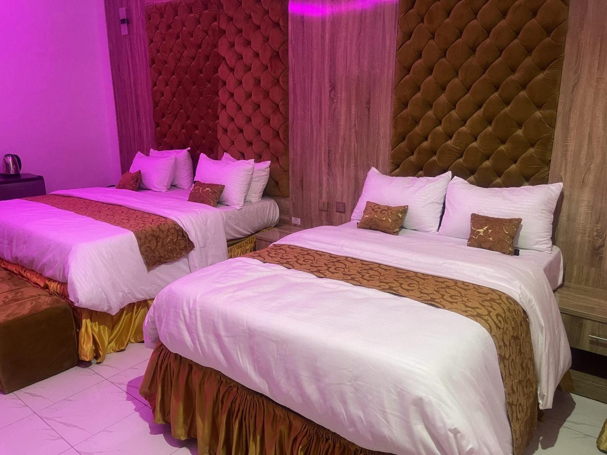 Murphy'S Mansion Resort Umuahia Esterno foto