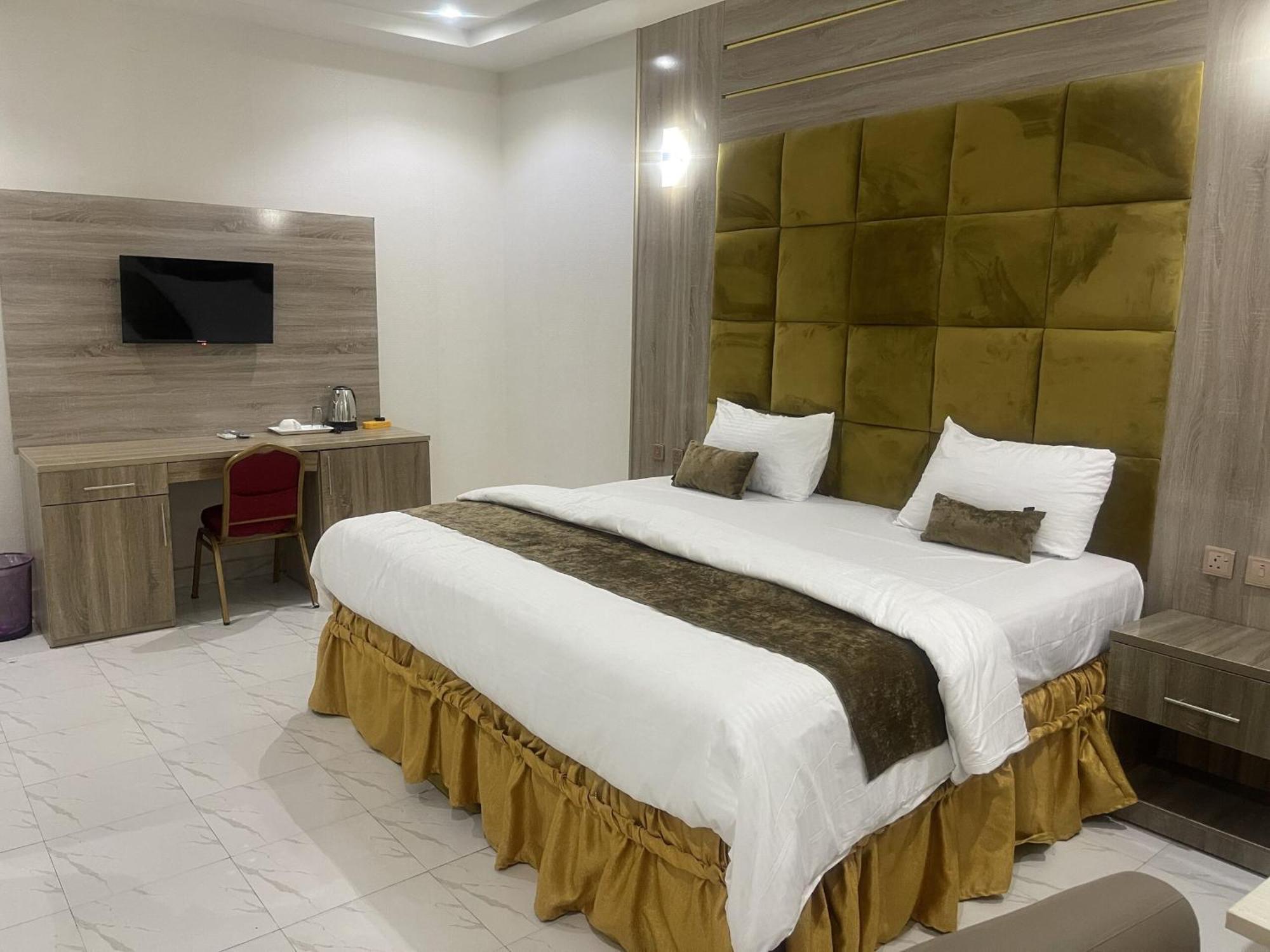 Murphy'S Mansion Resort Umuahia Esterno foto