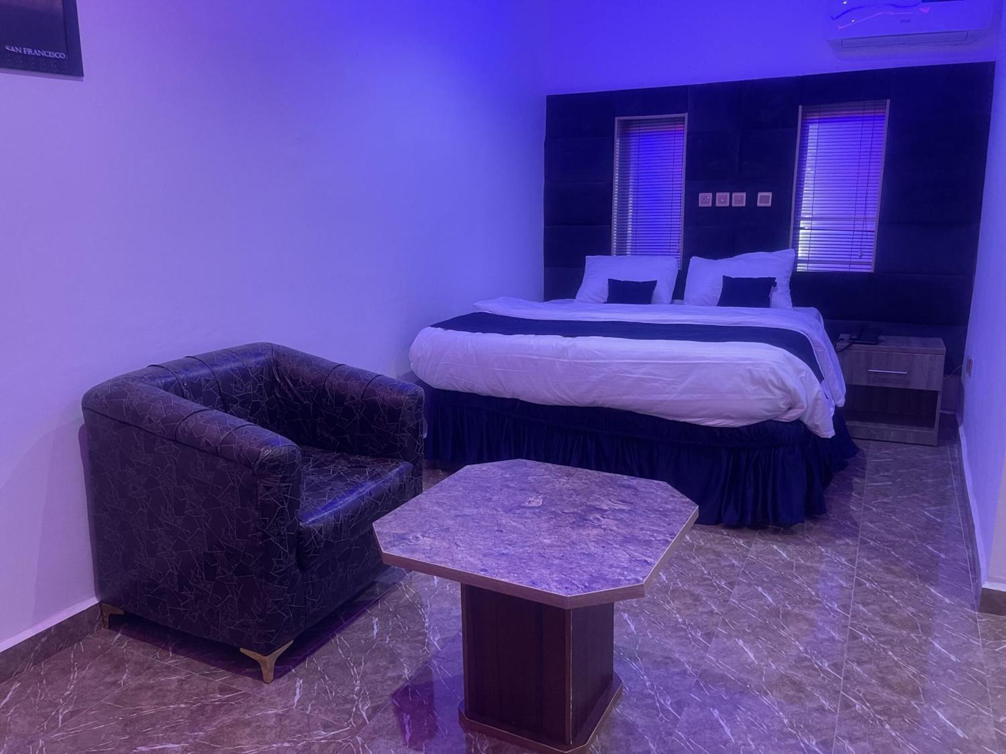Murphy'S Mansion Resort Umuahia Esterno foto